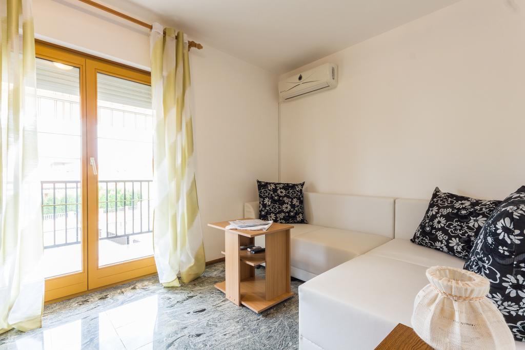 Apartments And Rooms Michaela 파자나 객실 사진