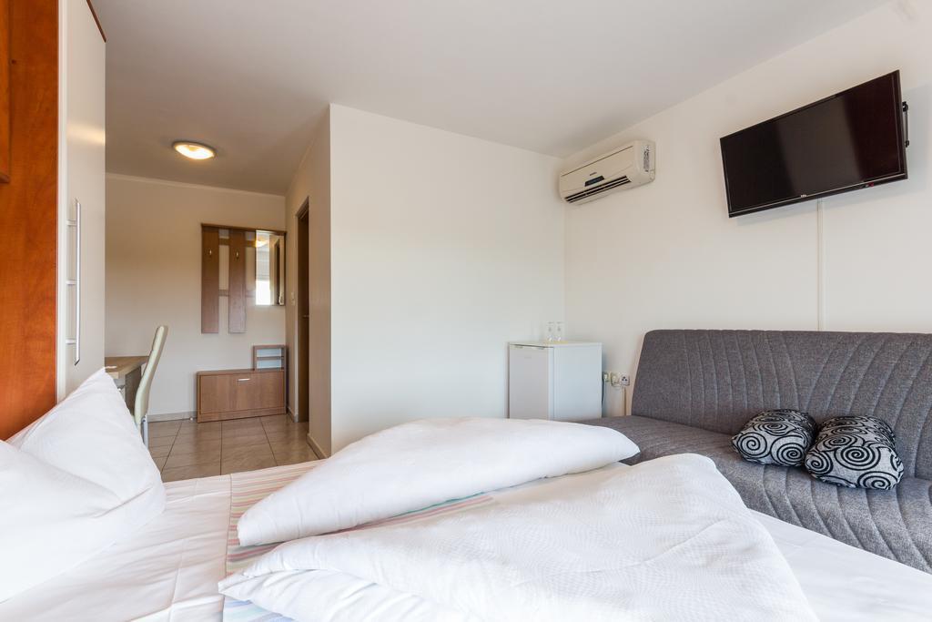 Apartments And Rooms Michaela 파자나 객실 사진