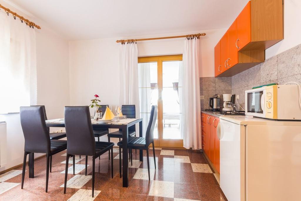 Apartments And Rooms Michaela 파자나 외부 사진